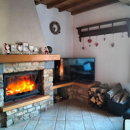 Gite La Dame Au Lit Gite A La Ferme Momignies Экстерьер фото