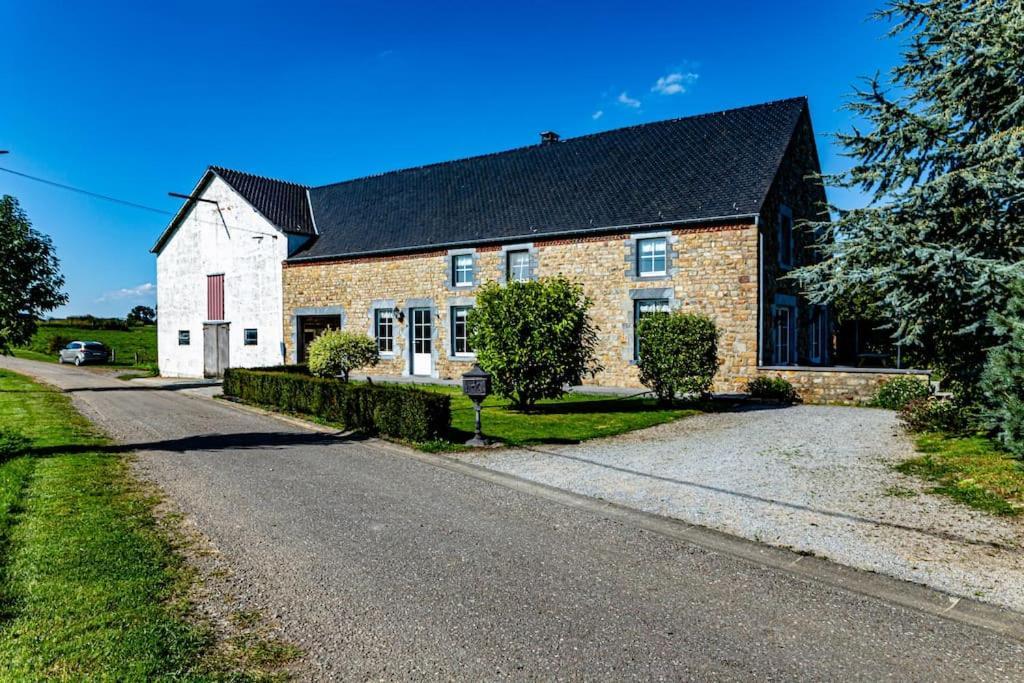Gite La Dame Au Lit Gite A La Ferme Momignies Экстерьер фото