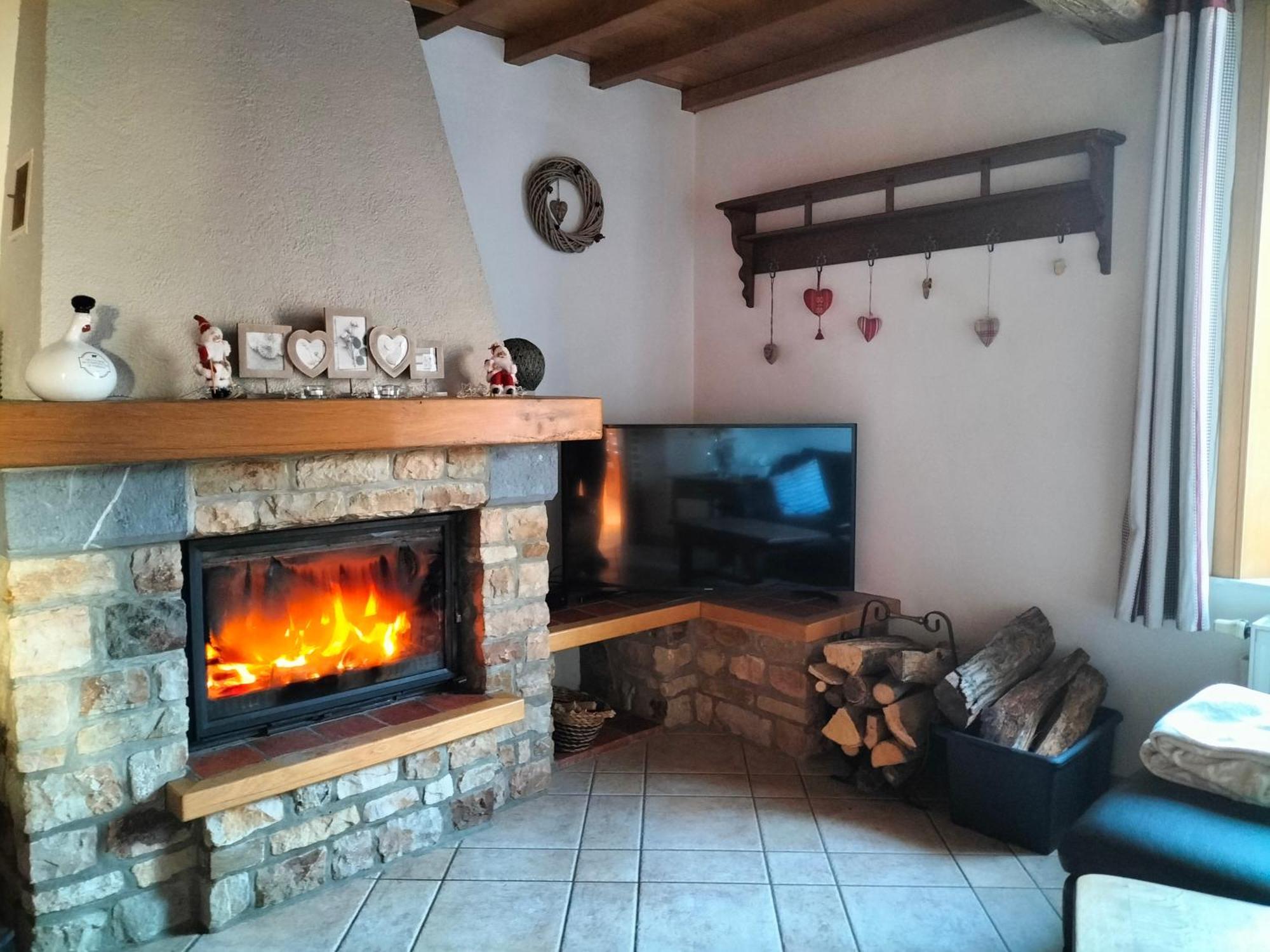 Gite La Dame Au Lit Gite A La Ferme Momignies Экстерьер фото