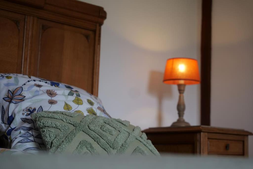 Gite La Dame Au Lit Gite A La Ferme Momignies Экстерьер фото