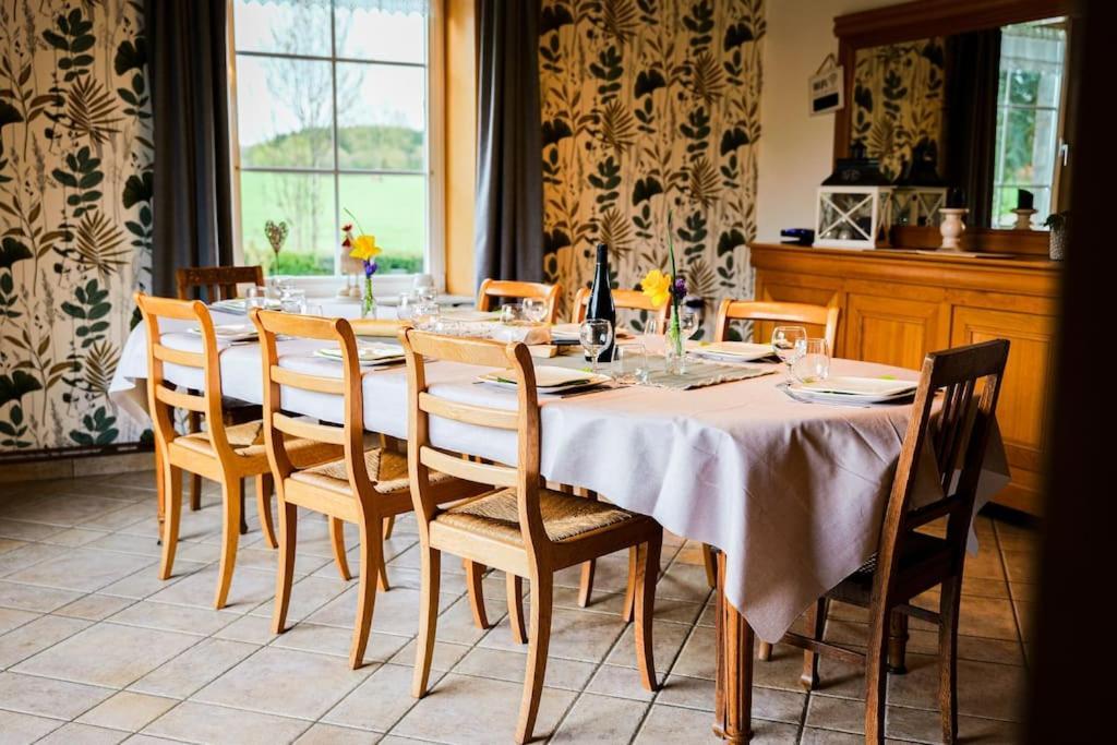 Gite La Dame Au Lit Gite A La Ferme Momignies Экстерьер фото
